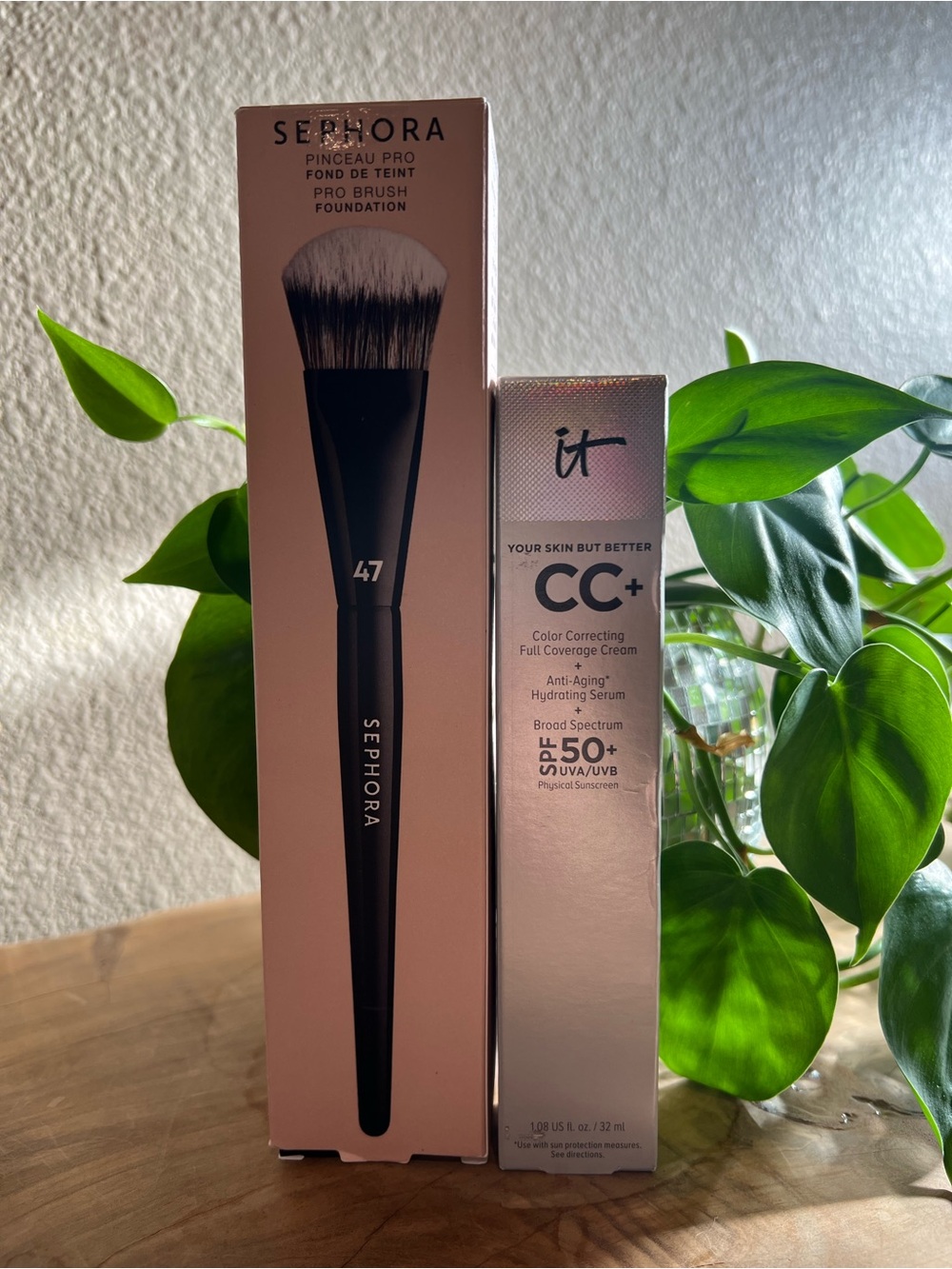 IT Cosmetics Light Medium CC+ Cream with Sephora Pro Foundation Brush 47